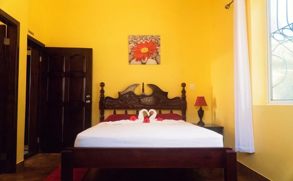 The White Horse Inn - Hopkins Village Beach Belize Ngoại thất bức ảnh